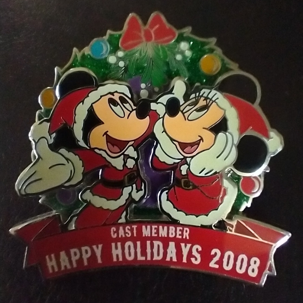 Disney "Happy Holidays 2008 Pin featuring Mickey & his favorite "gal pal" Minnie